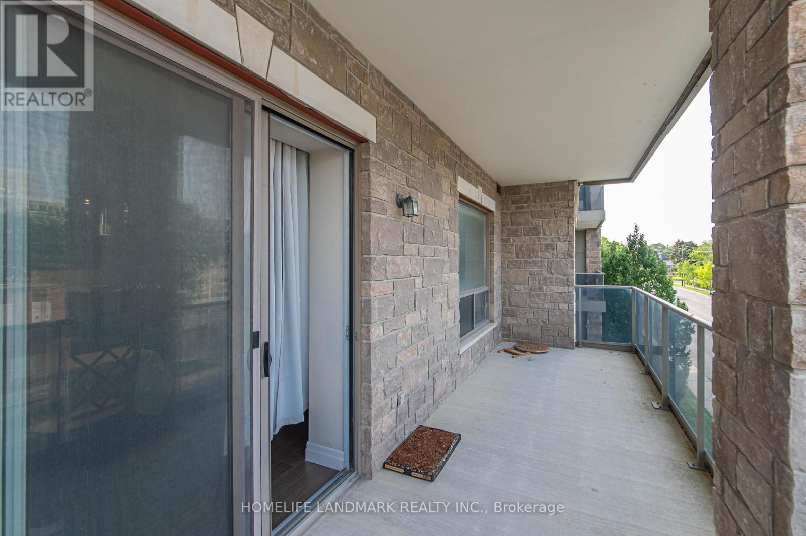 #302 223 ERB STREET W - 16