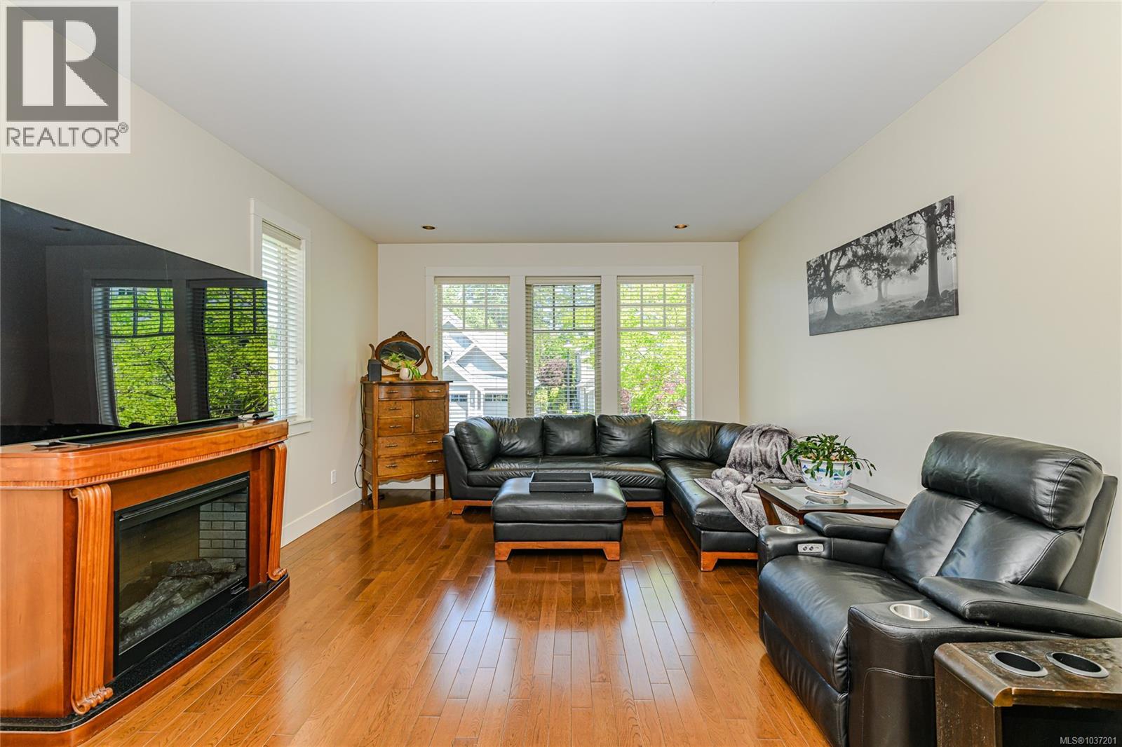 983 Arngask Ave - 4