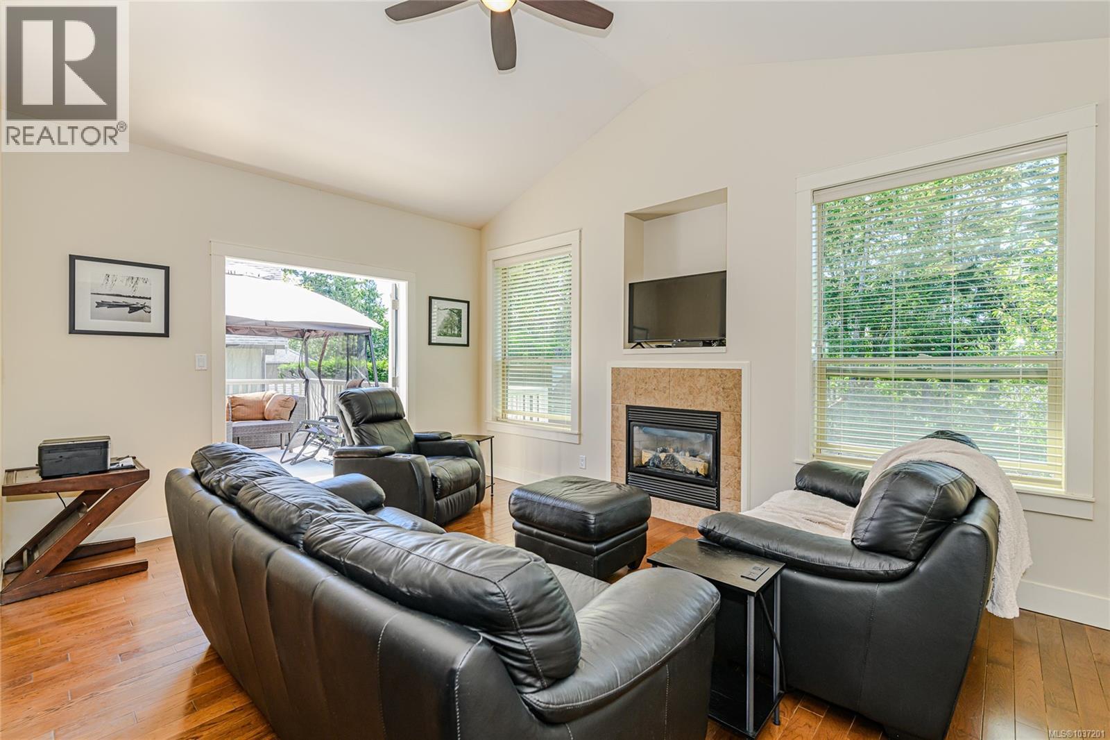 983 Arngask Ave - 8