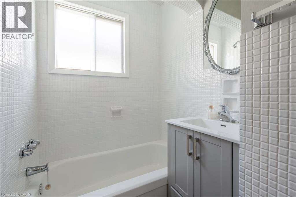 156 ADELINE Avenue - 17