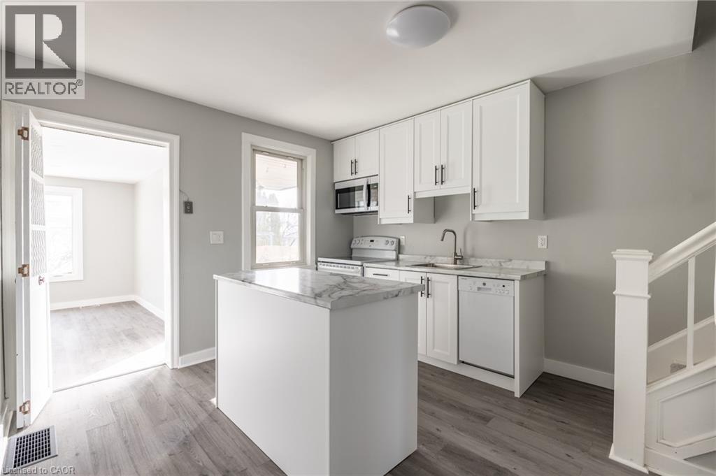 156 ADELINE Avenue - 8
