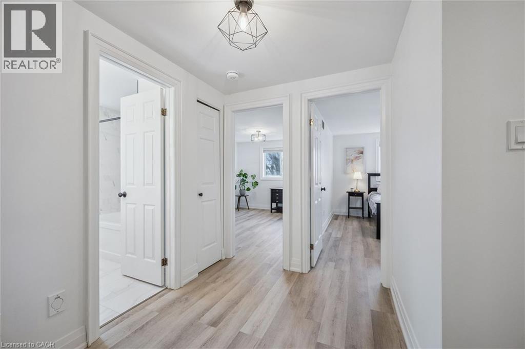 37 ENFIELD Drive, Cambridge, Ontario, N1P1A5 — Photo 13