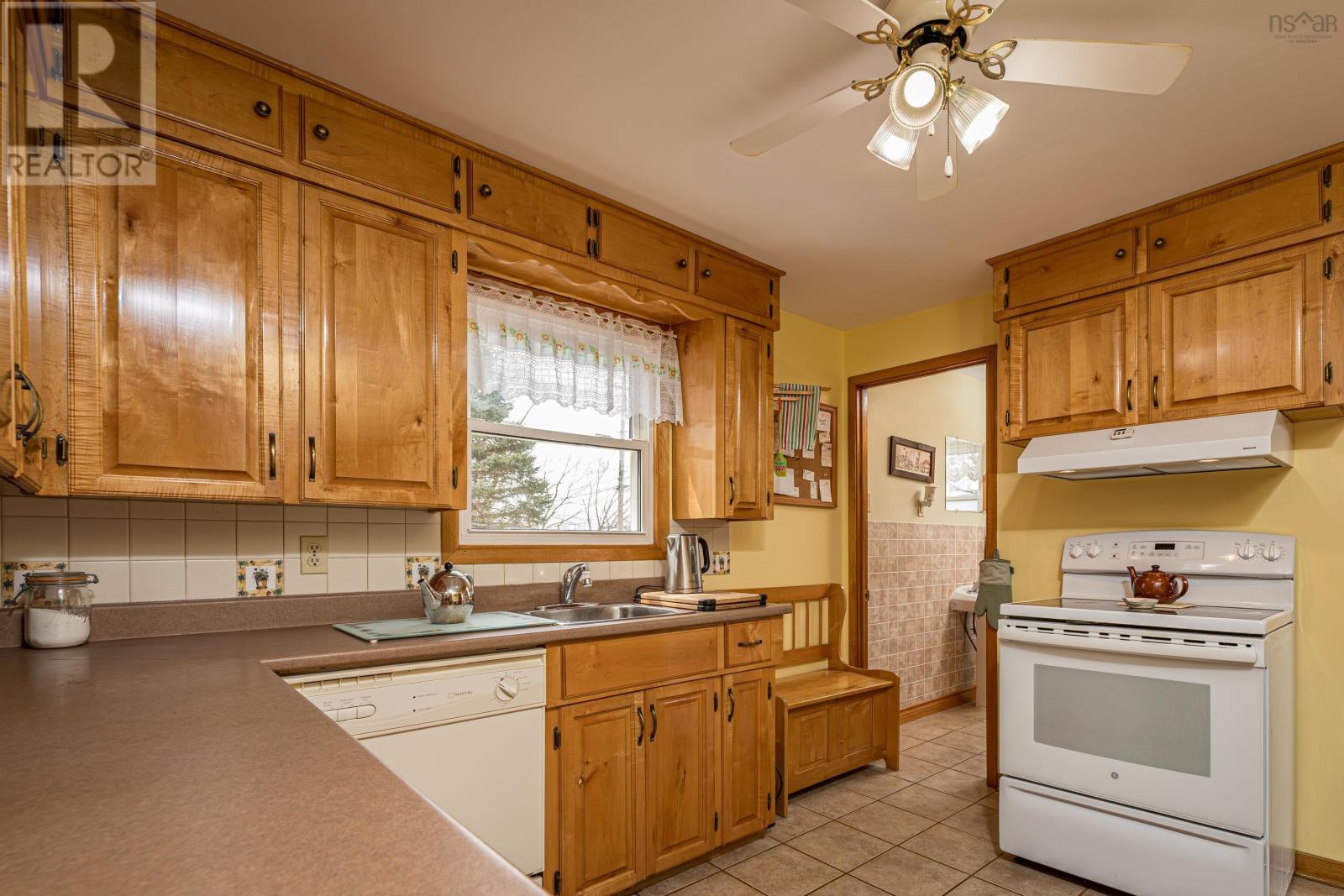 Property 22 of 26 of 21141 Highway 2