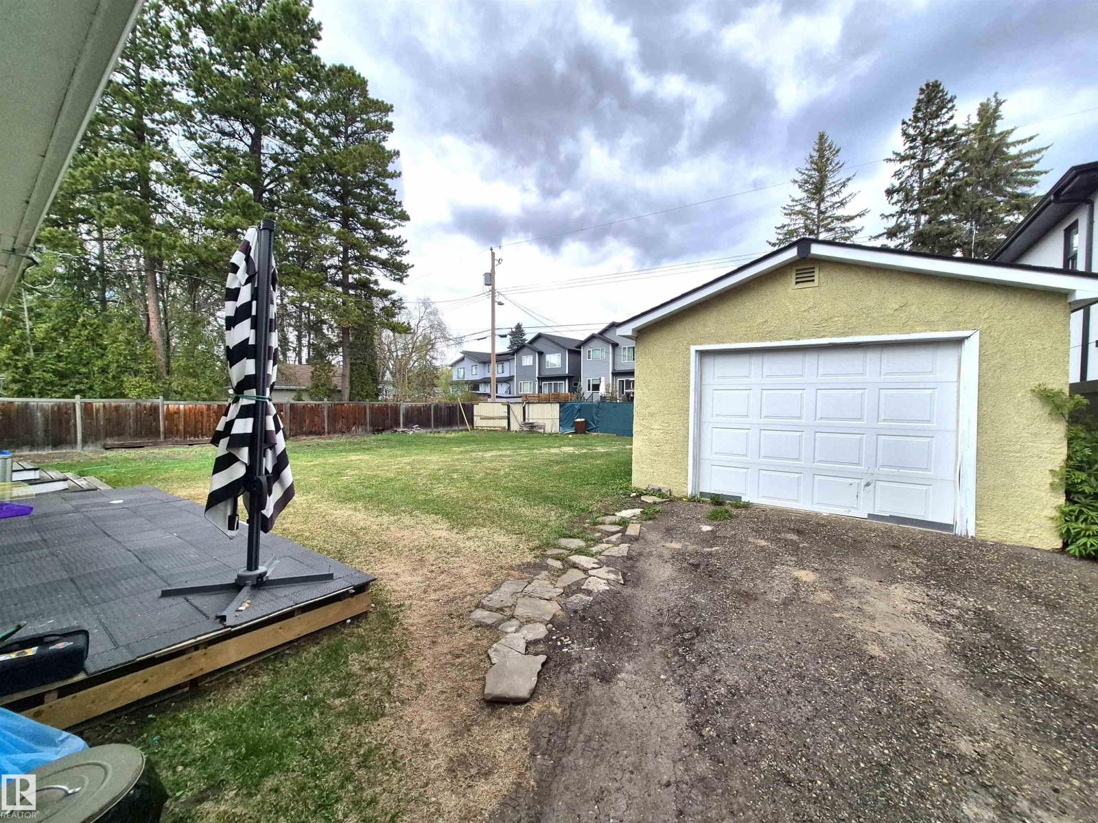 11740/11742 UNIVERSITY AV NW - Image 3