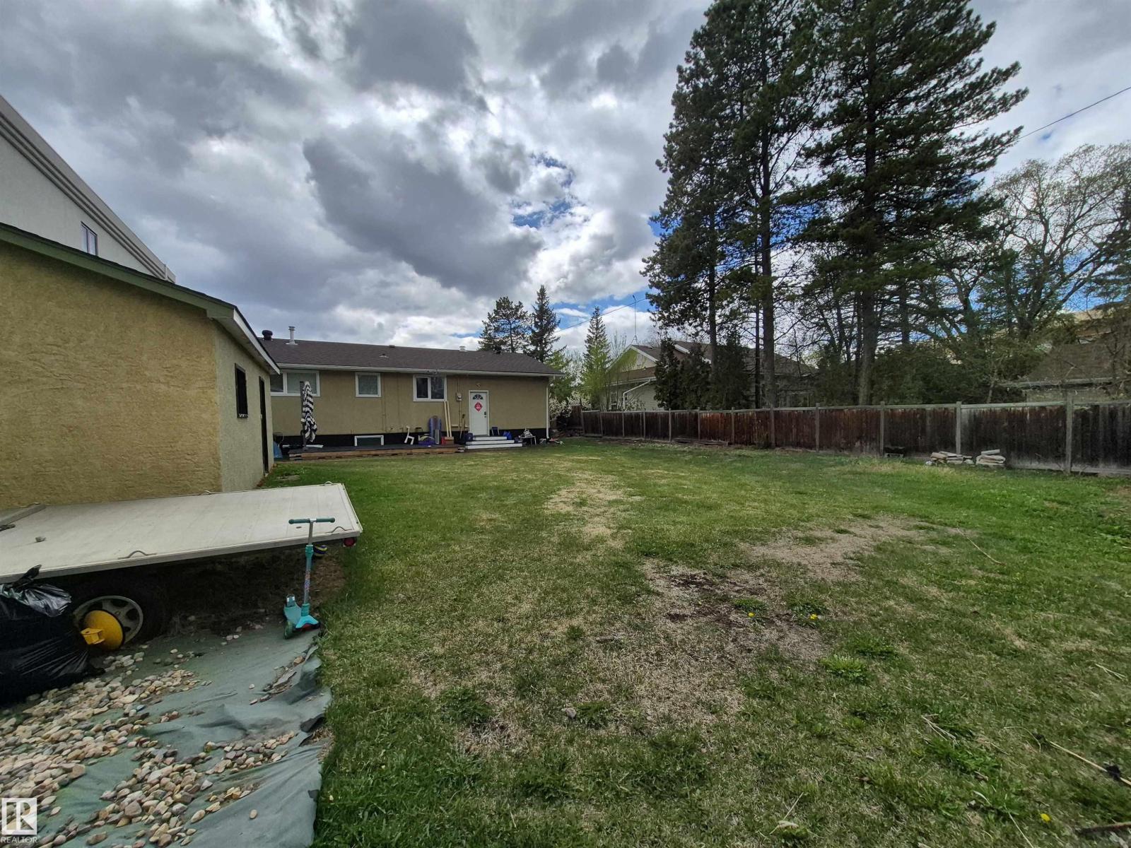 11740/11742 UNIVERSITY AV NW - 5