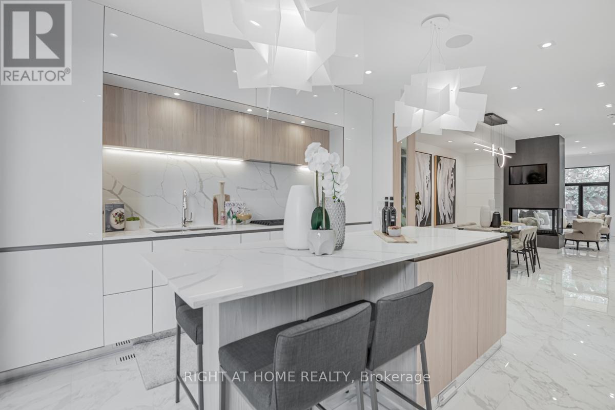675 HURON STREET - 13