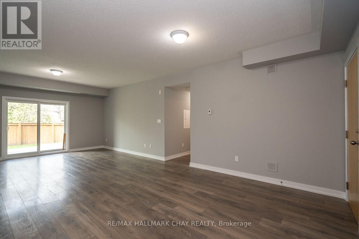 #103 69 BOYNE STREET - 10