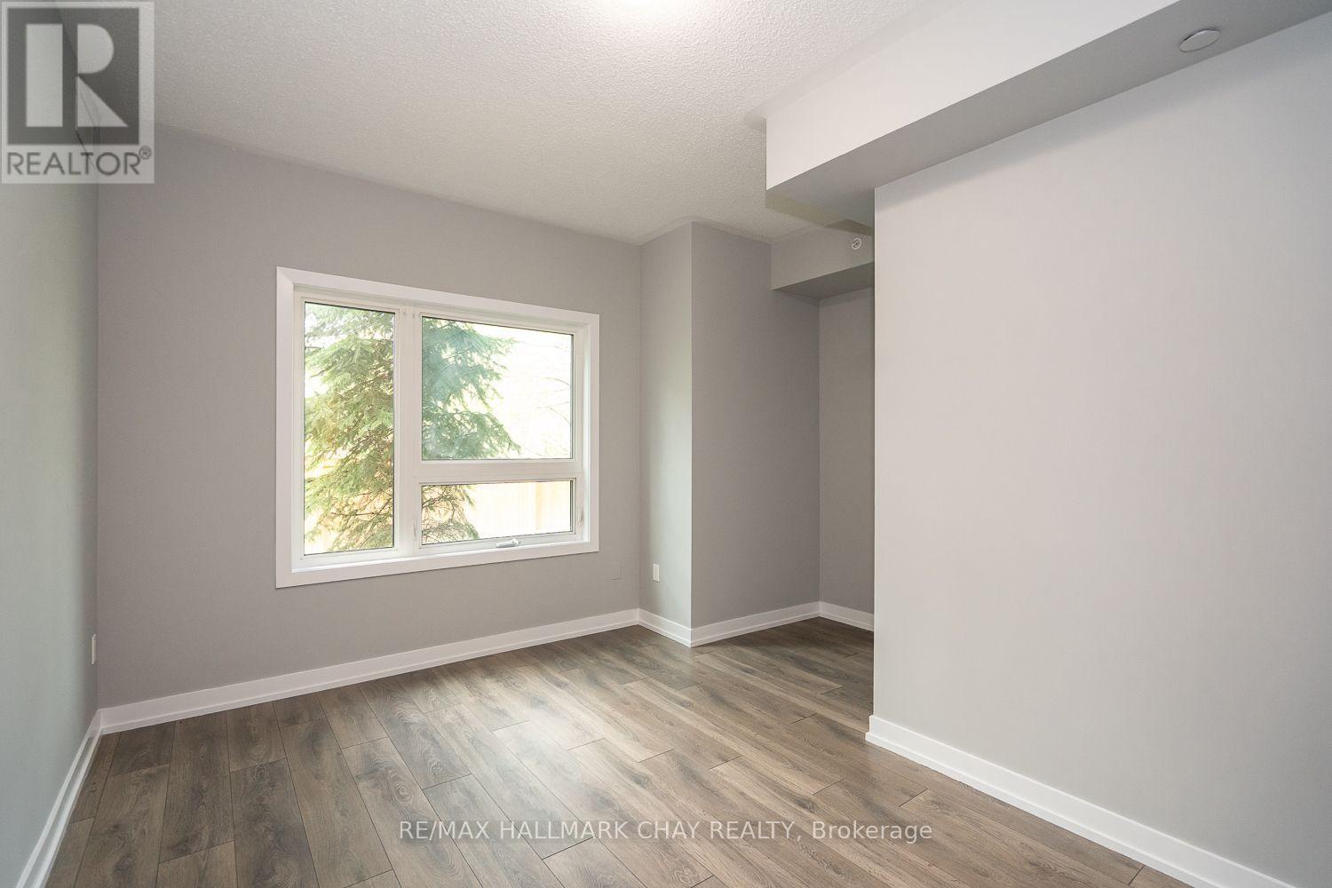 #103 69 BOYNE STREET - 12