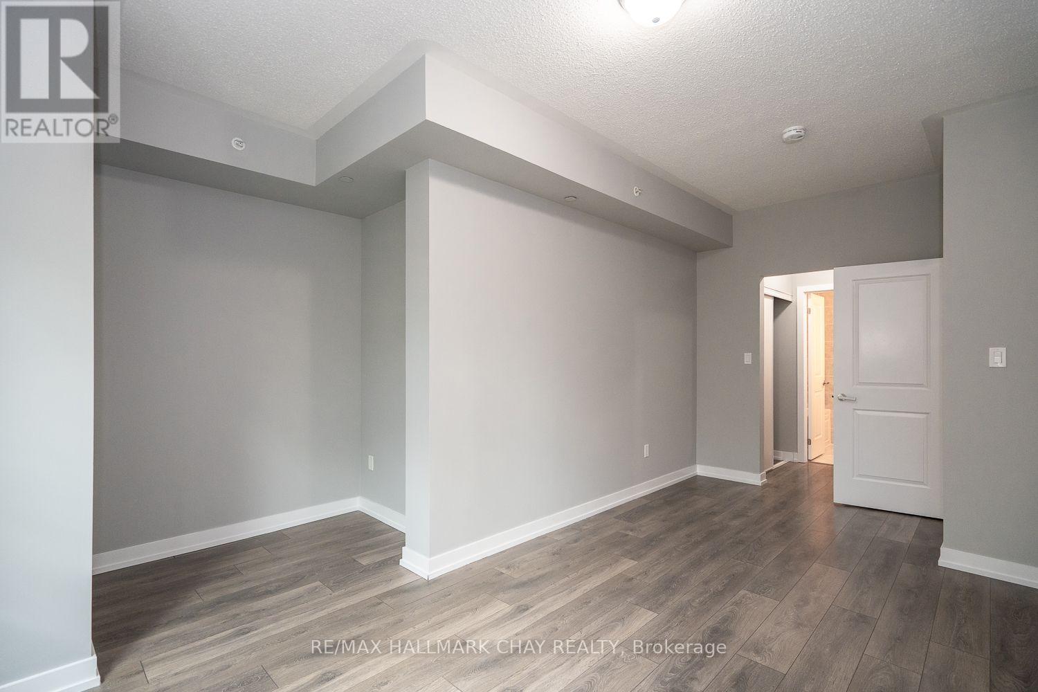 #103 69 BOYNE STREET - 13