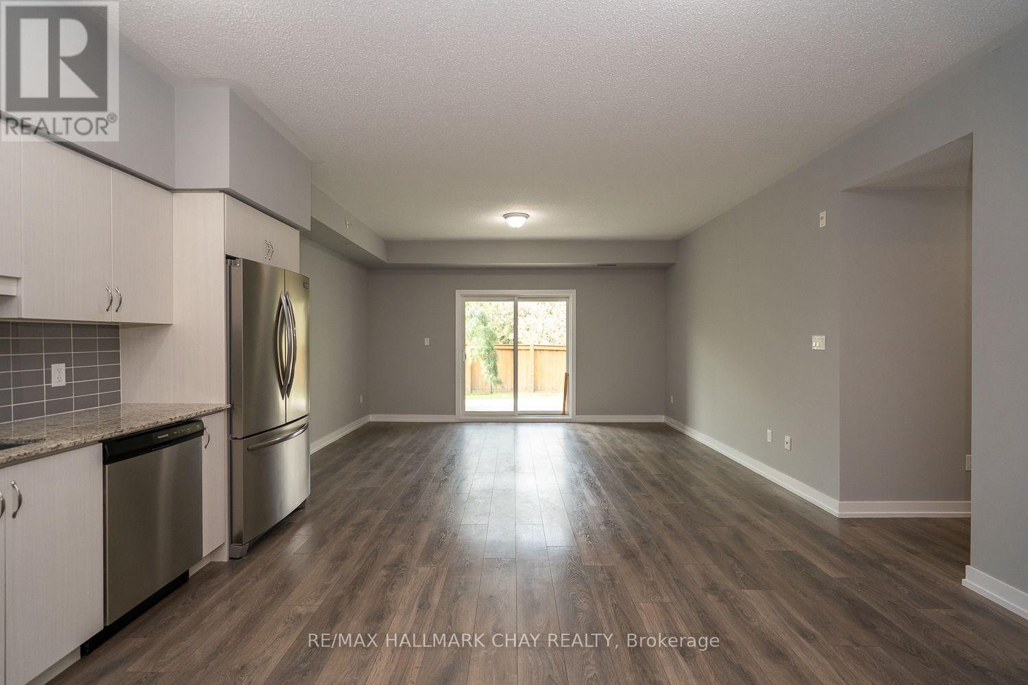 #103 69 BOYNE STREET - 5