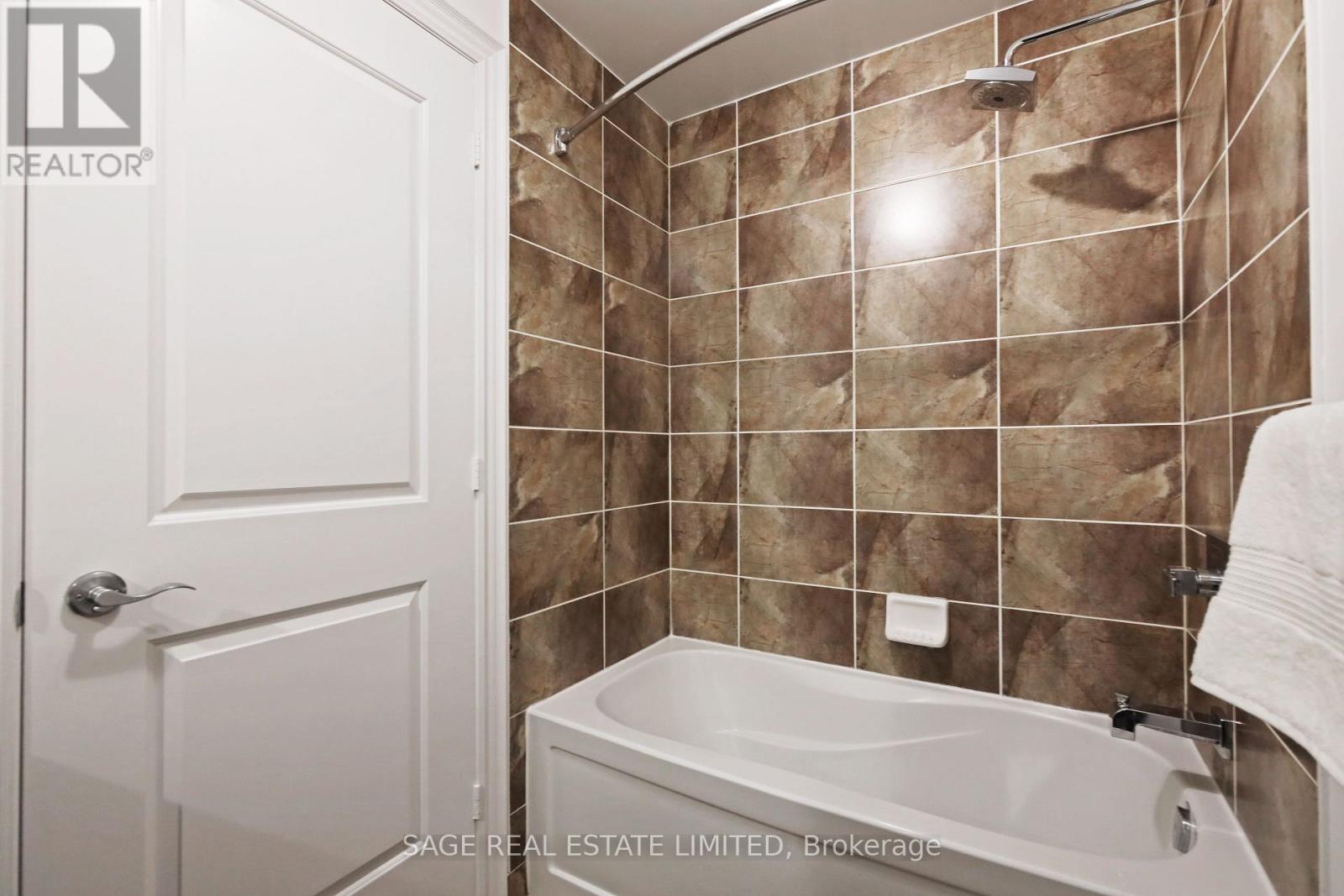 #409 16 BROOKERS LANE - 18