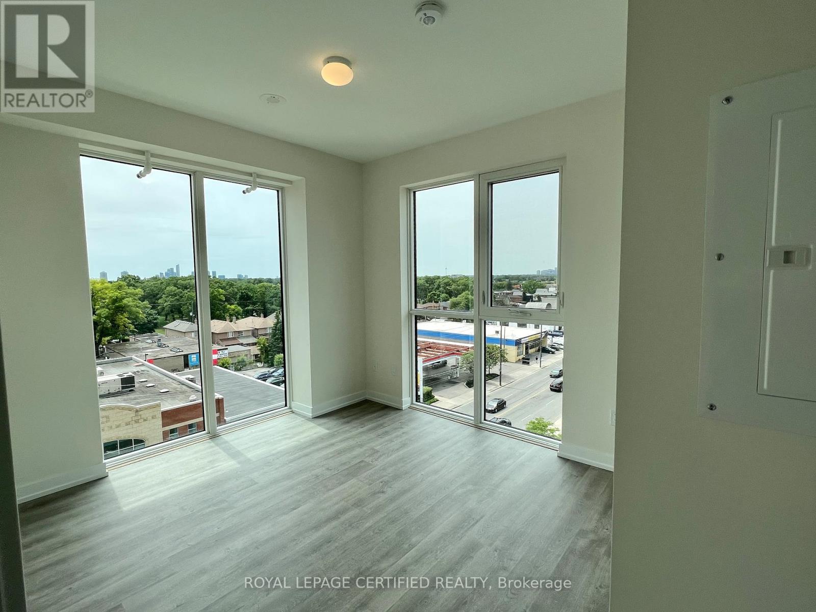 #703 2300 ST. CLAIR AVENUE W - 10