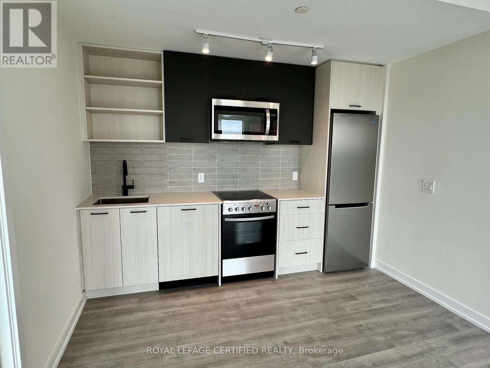 #703 2300 ST. CLAIR AVENUE W - 7