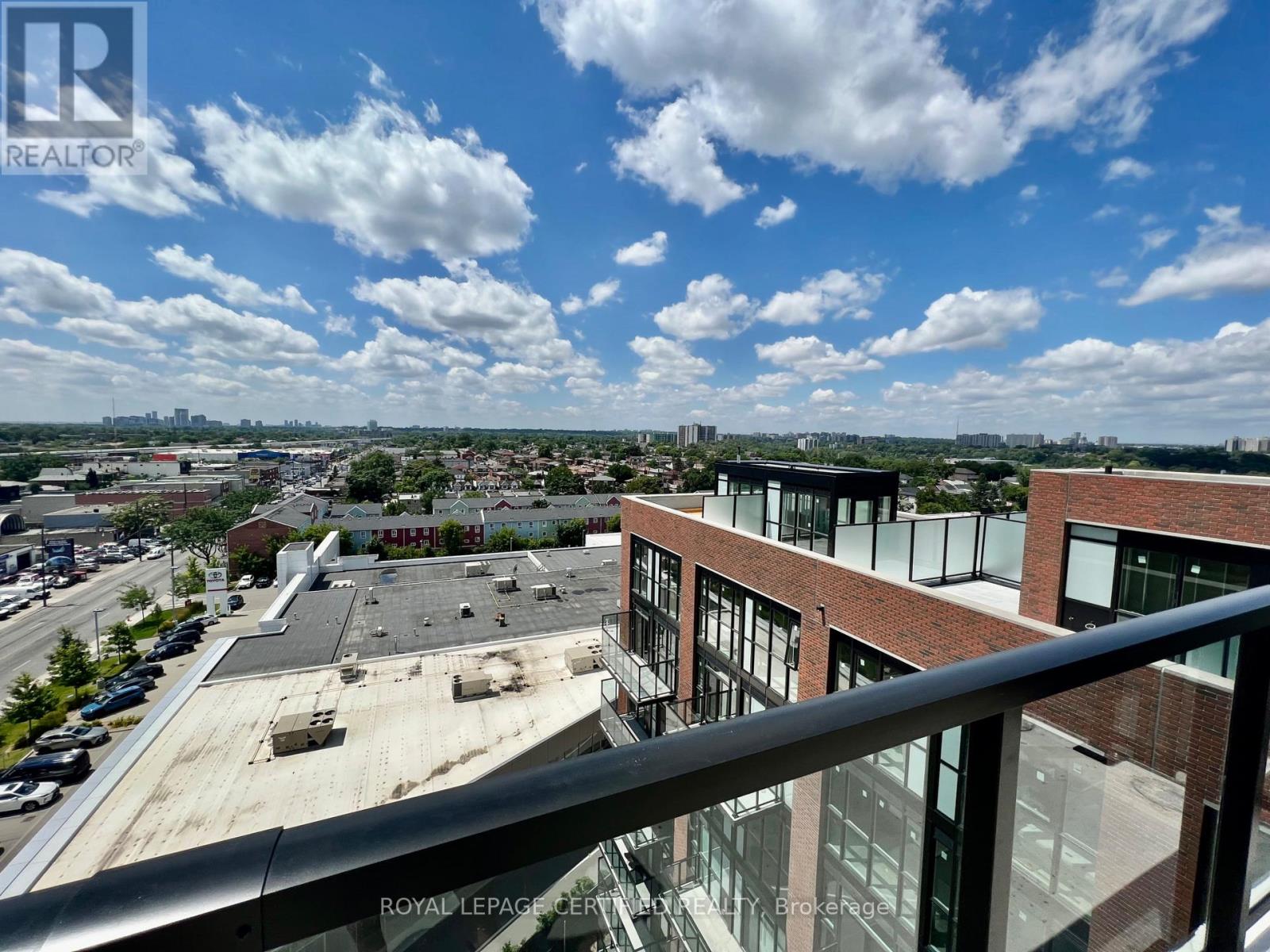 #1011 2300 ST. CLAIR AVENUE W - 18