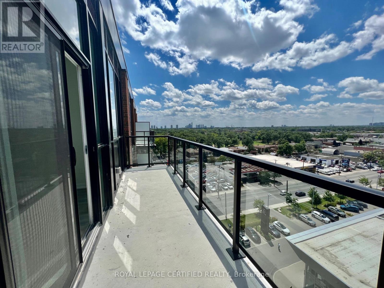 #1011 2300 ST. CLAIR AVENUE W - 20