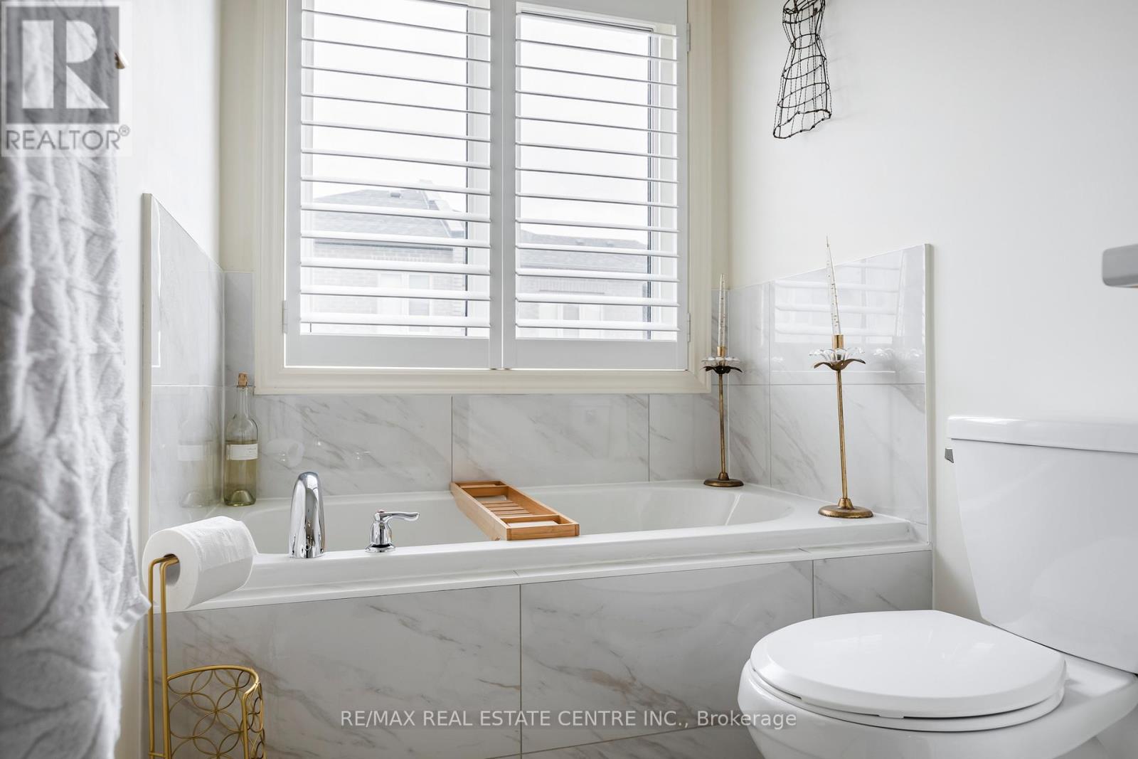 106 ADVENTURA ROAD - 32