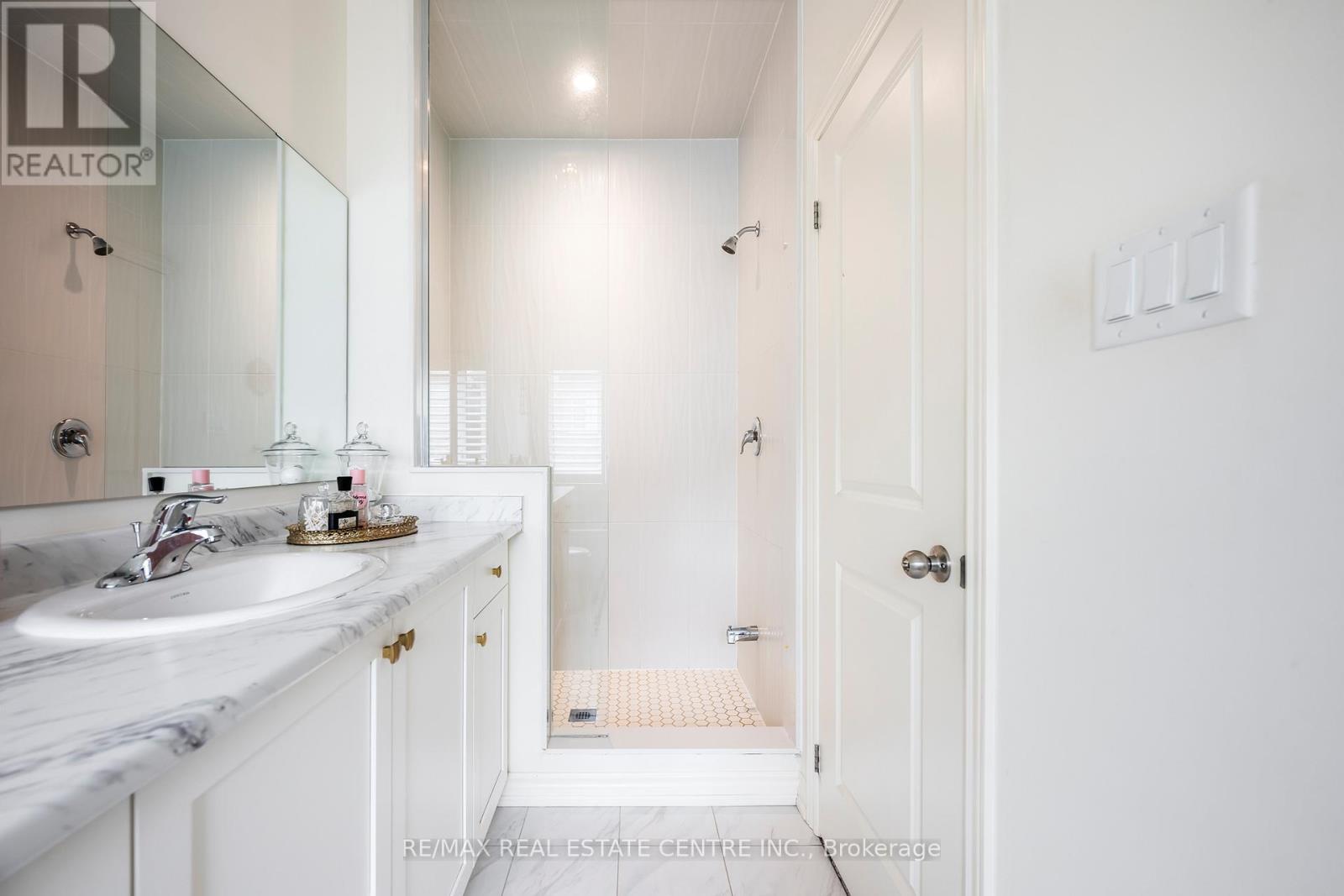 106 ADVENTURA ROAD - 33