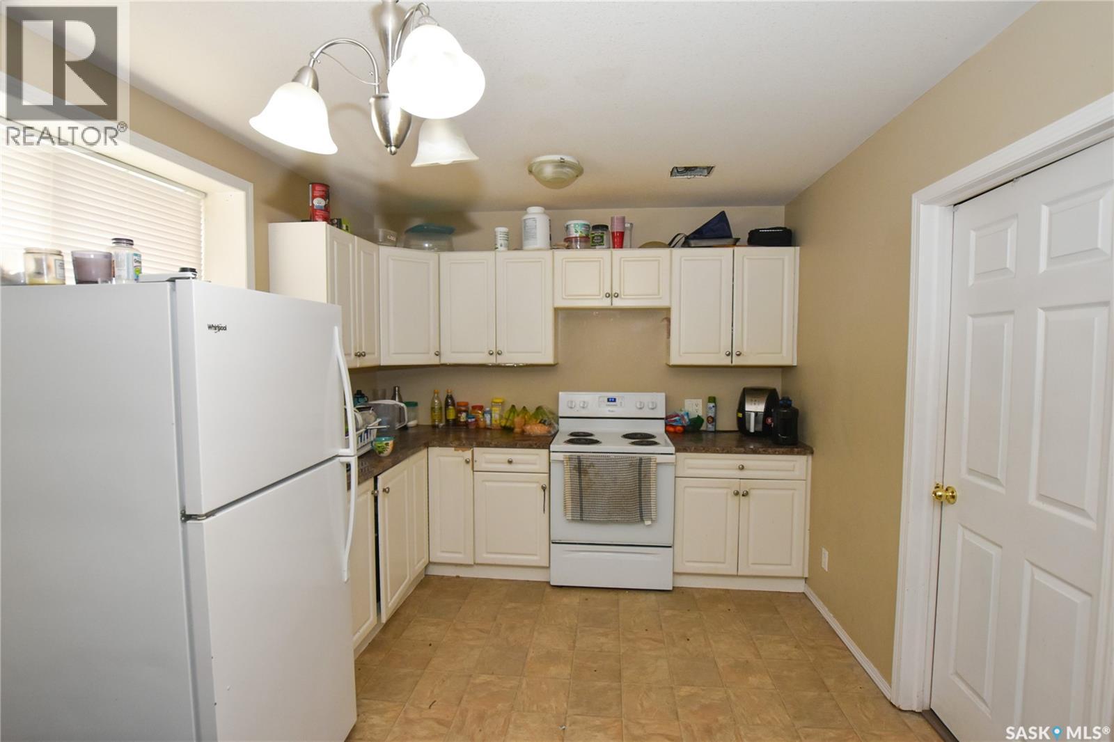 106 Geary CRESCENT - 28