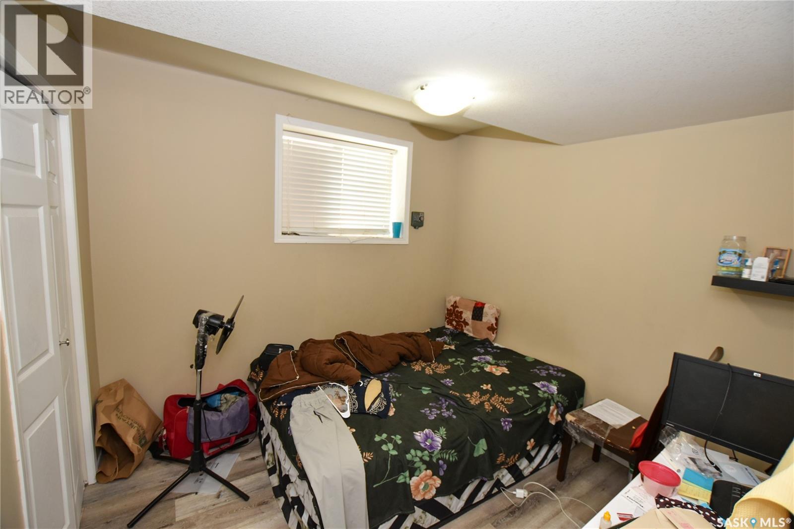 106 Geary CRESCENT - 32