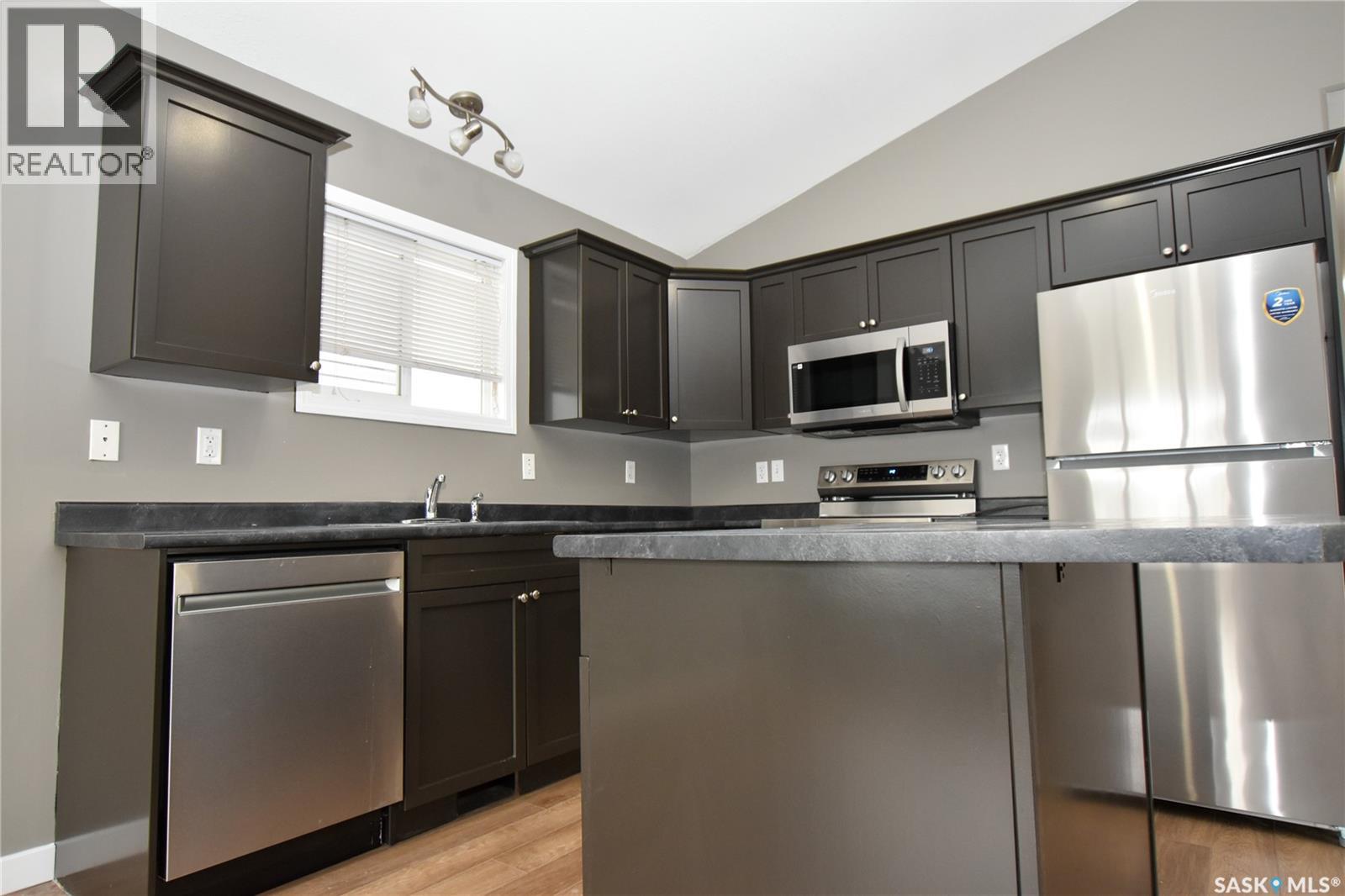 106 Geary CRESCENT - 8