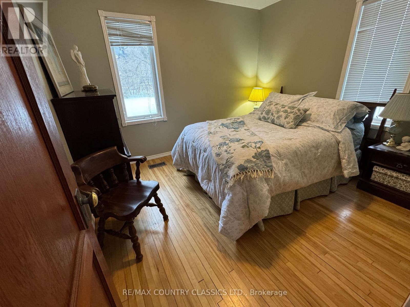 38 FLINT AVENUE - 22