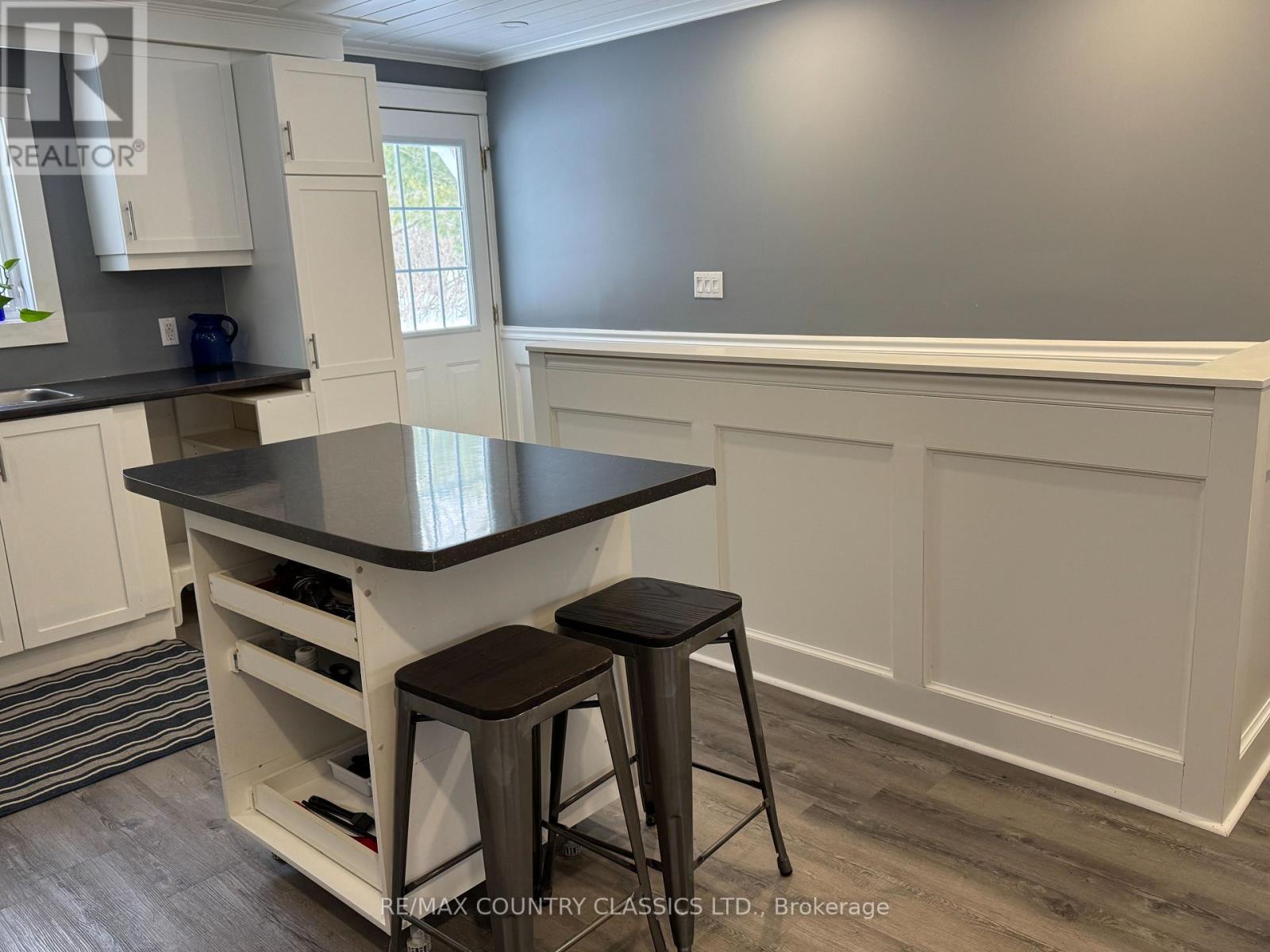38 FLINT AVENUE - 12