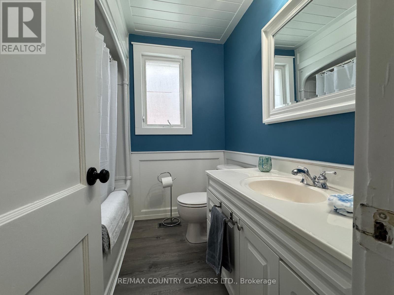38 FLINT AVENUE - 21