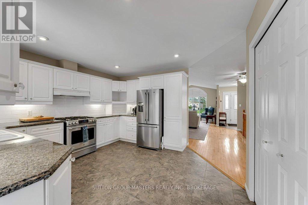 530 SACKVILLE CRESCENT - 12