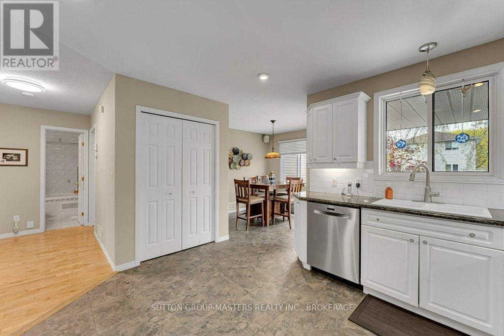 530 SACKVILLE CRESCENT - 14