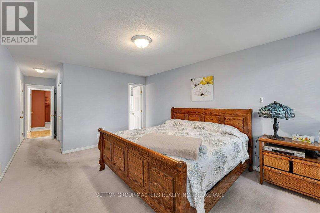 530 SACKVILLE CRESCENT - 21