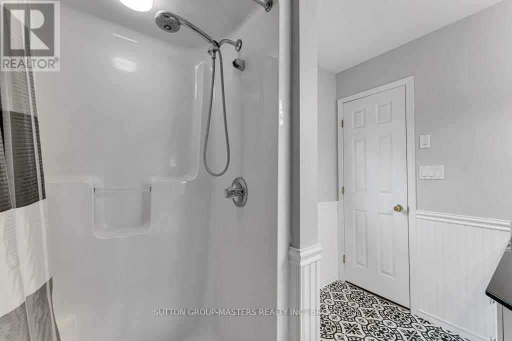 530 SACKVILLE CRESCENT - 23