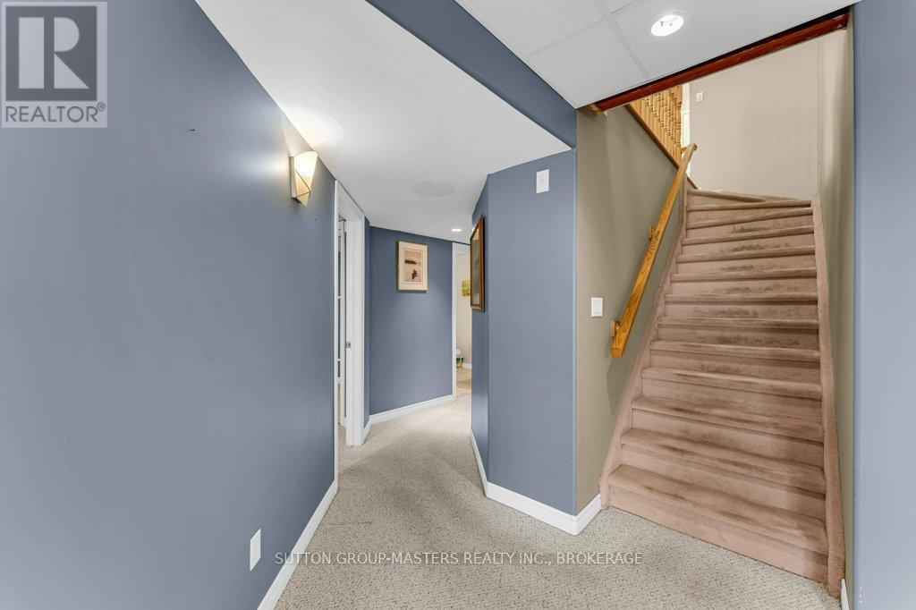 530 SACKVILLE CRESCENT - 29