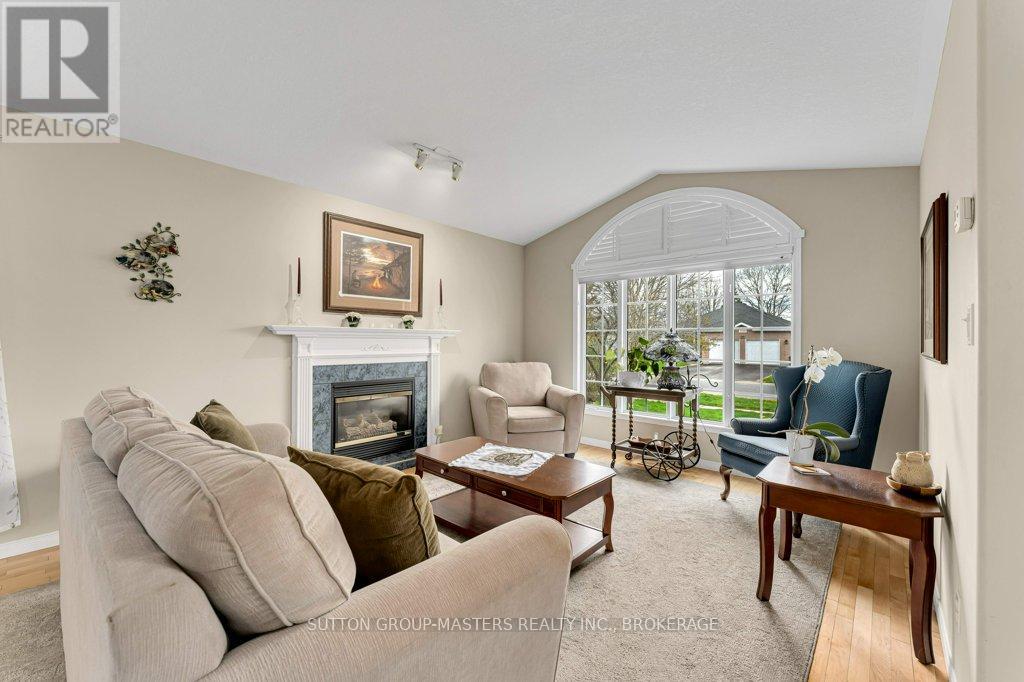 530 SACKVILLE CRESCENT - 3