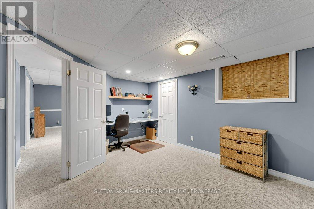 530 SACKVILLE CRESCENT - 30