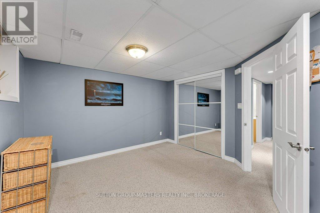 530 SACKVILLE CRESCENT - 31