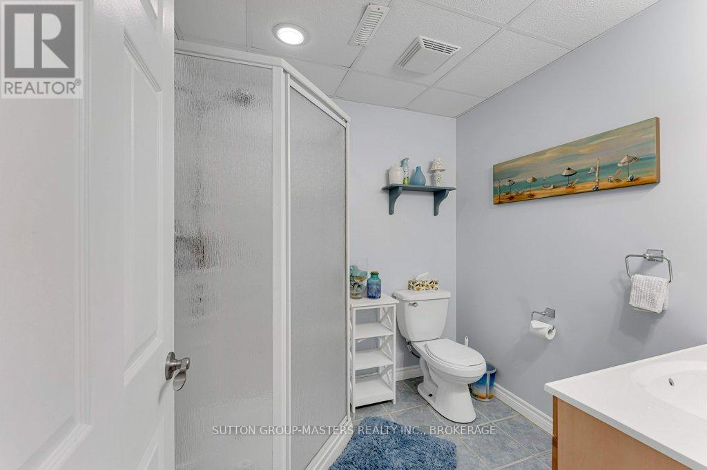 530 SACKVILLE CRESCENT - 32