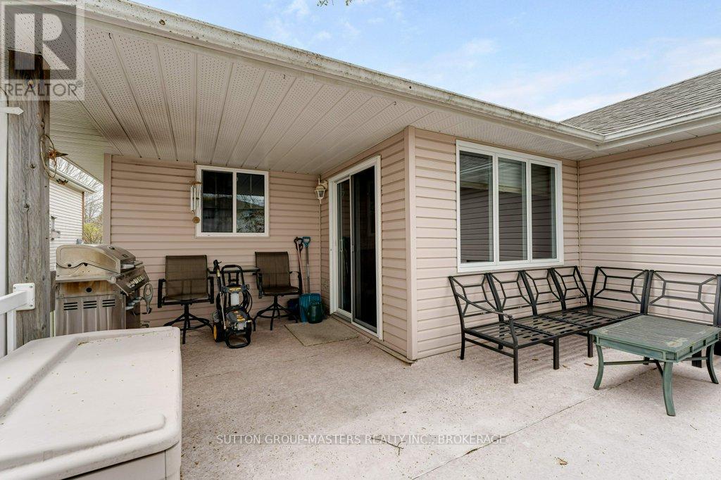 530 SACKVILLE CRESCENT - 34