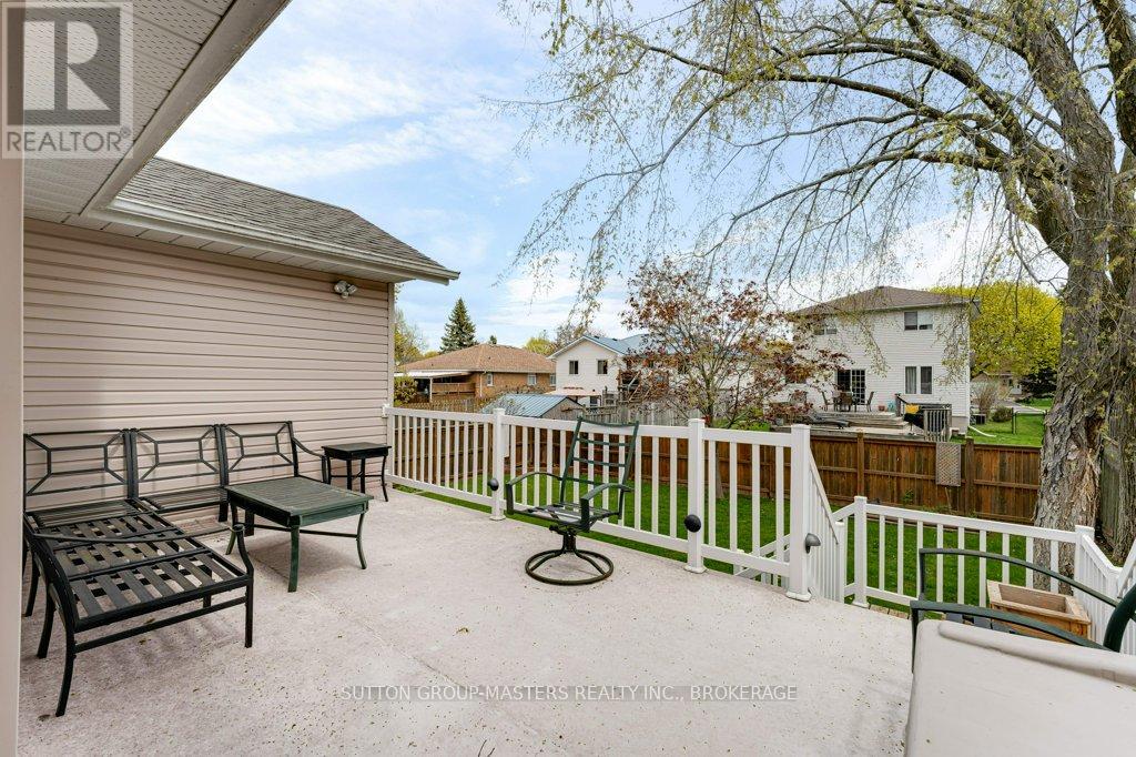 530 SACKVILLE CRESCENT - 35