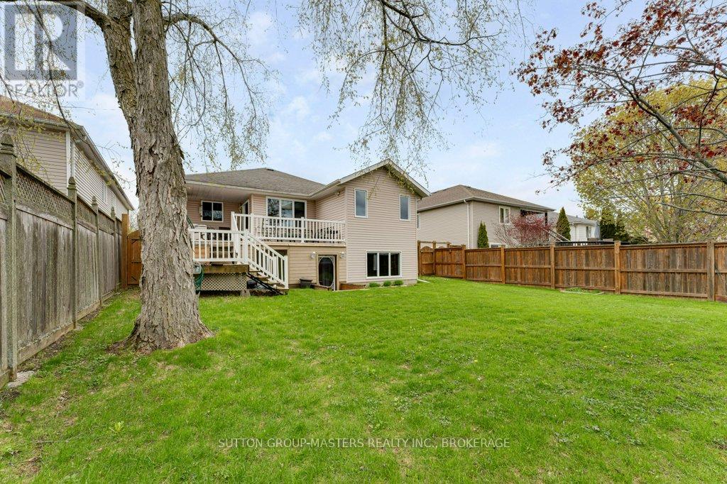 530 SACKVILLE CRESCENT - 36