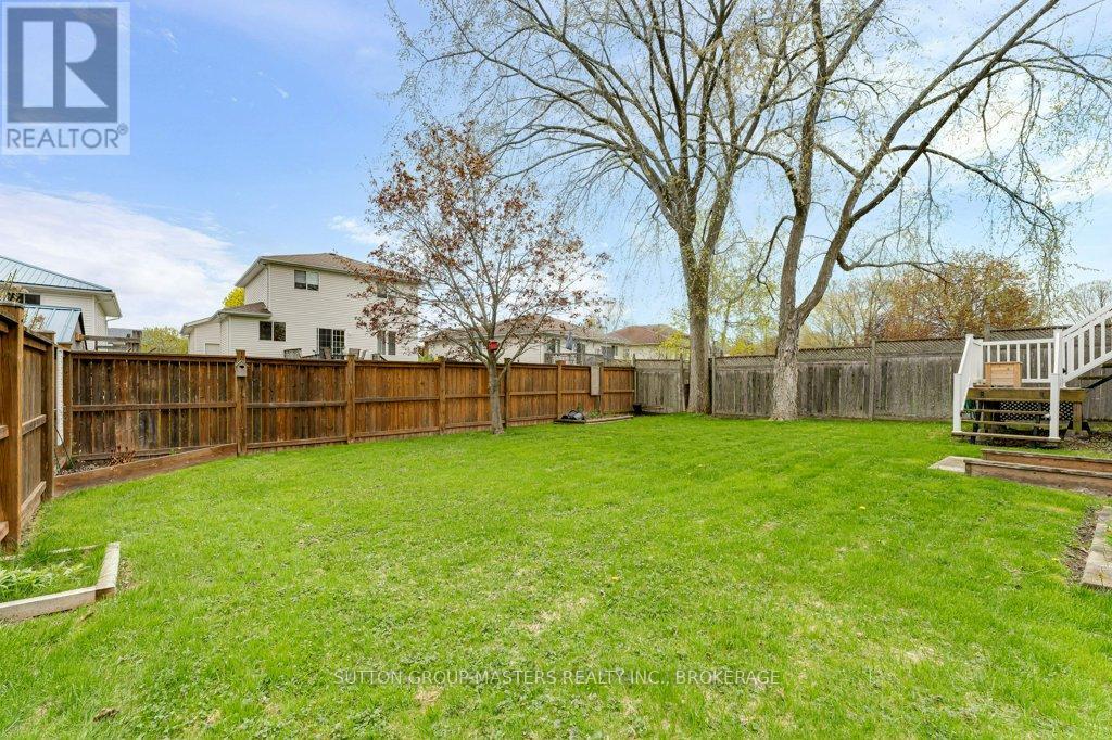 530 SACKVILLE CRESCENT - 38