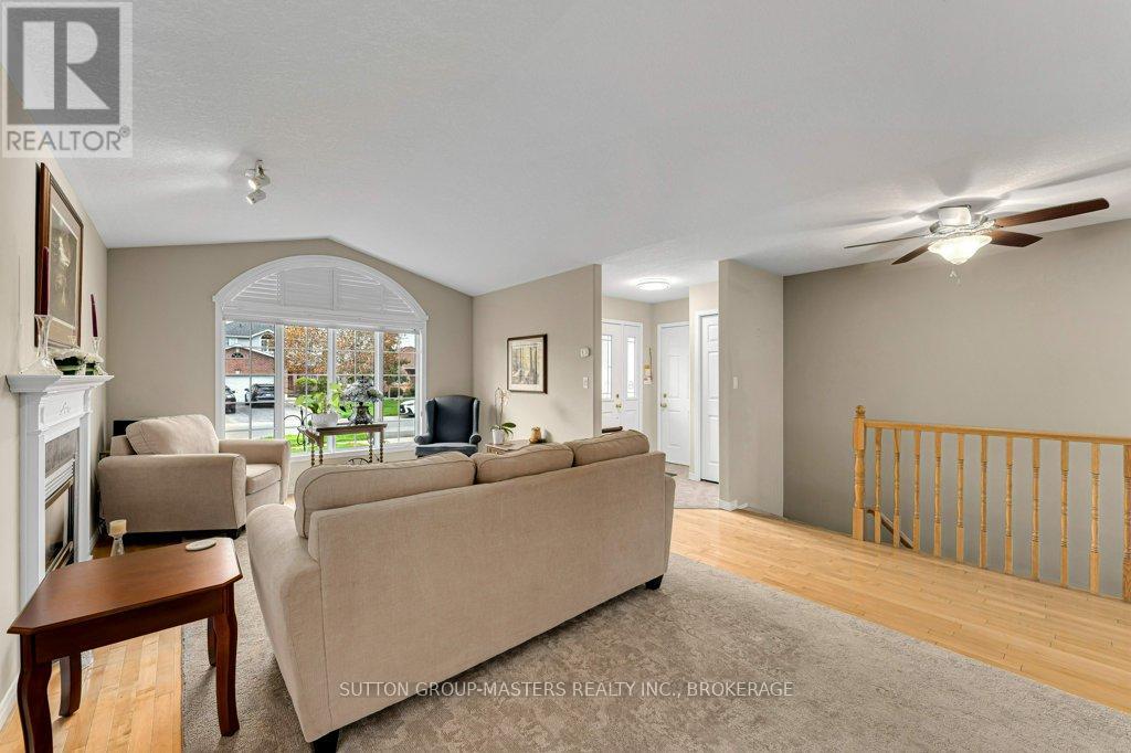 530 SACKVILLE CRESCENT - 4