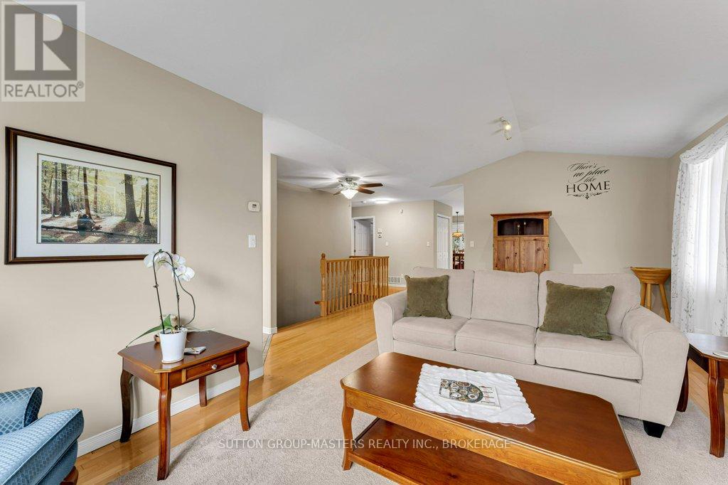 530 SACKVILLE CRESCENT - 6
