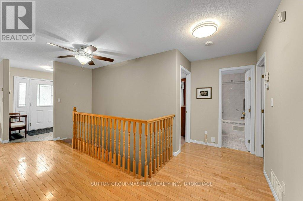 530 SACKVILLE CRESCENT - 8