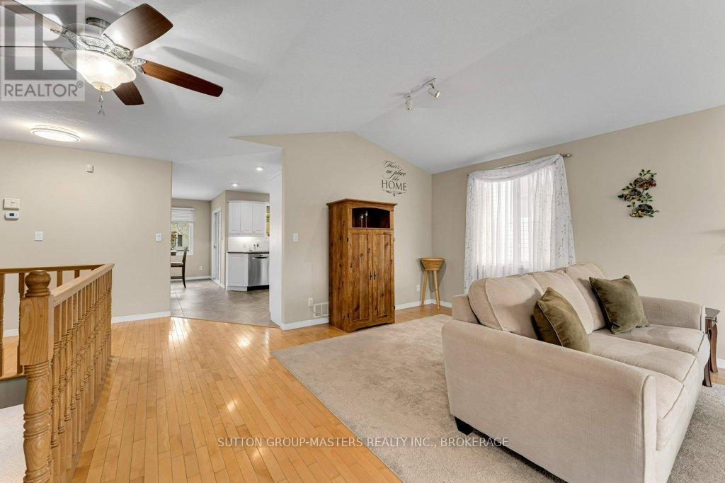530 SACKVILLE CRESCENT - 9