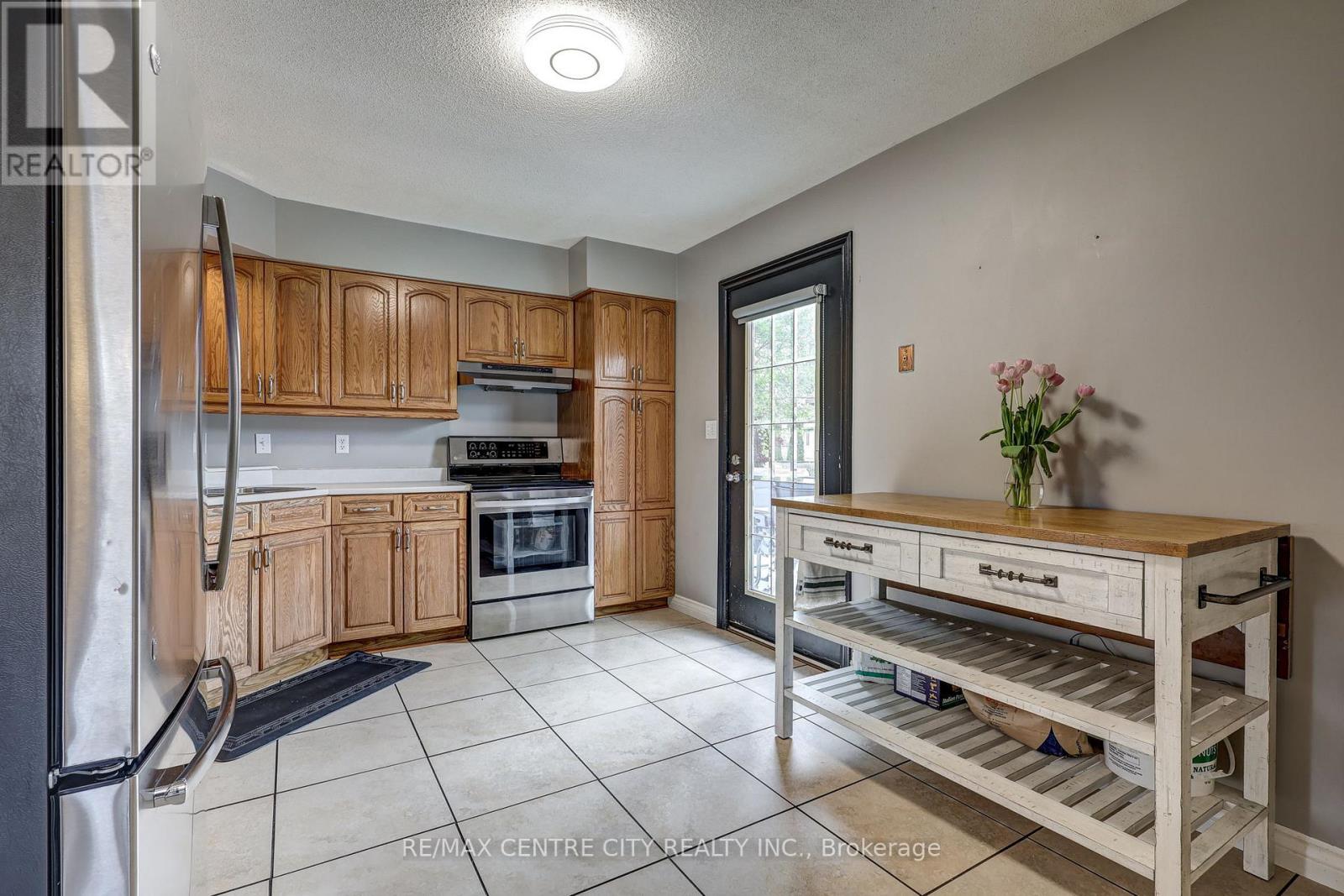 43 SINCLAIR CRESCENT - 13