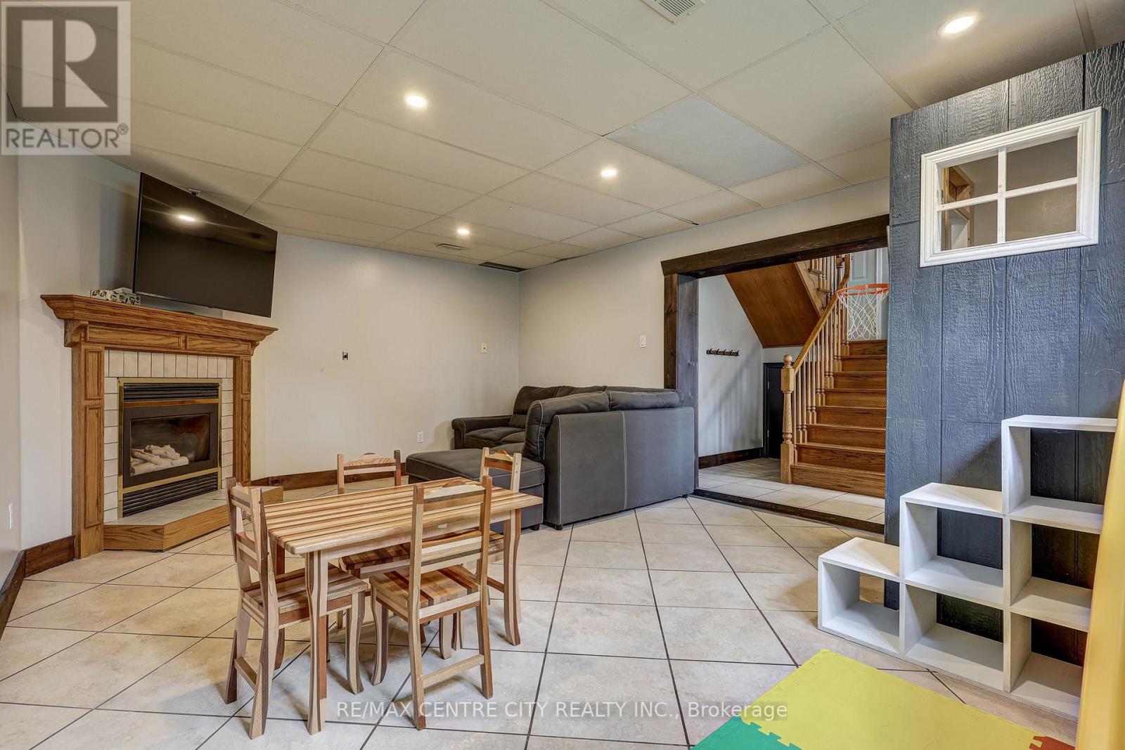 43 SINCLAIR CRESCENT - 26