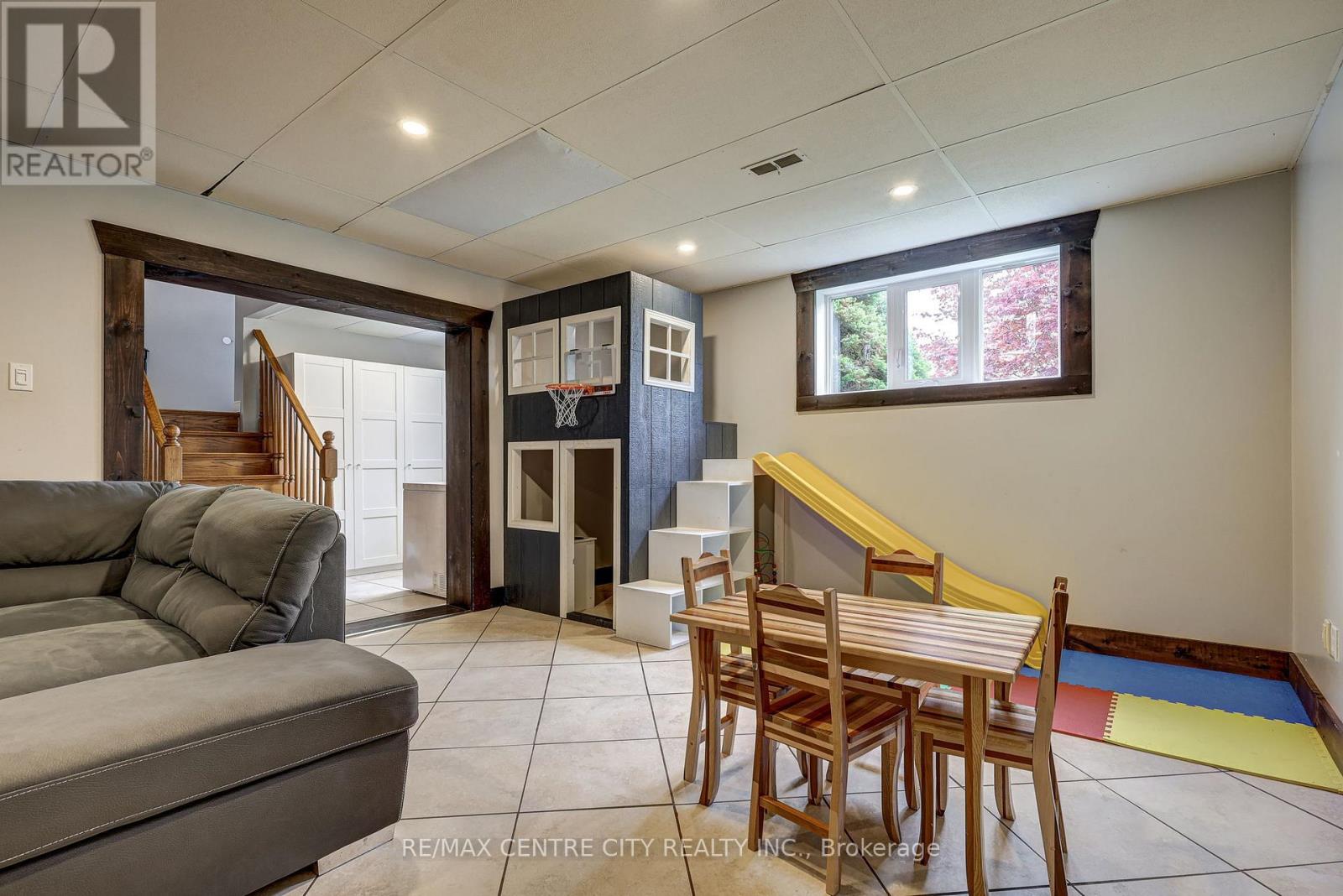 43 SINCLAIR CRESCENT - 27