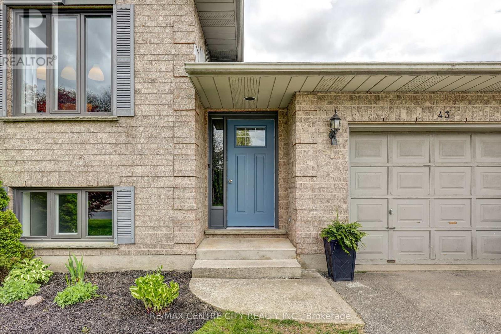 43 SINCLAIR CRESCENT - Image 3
