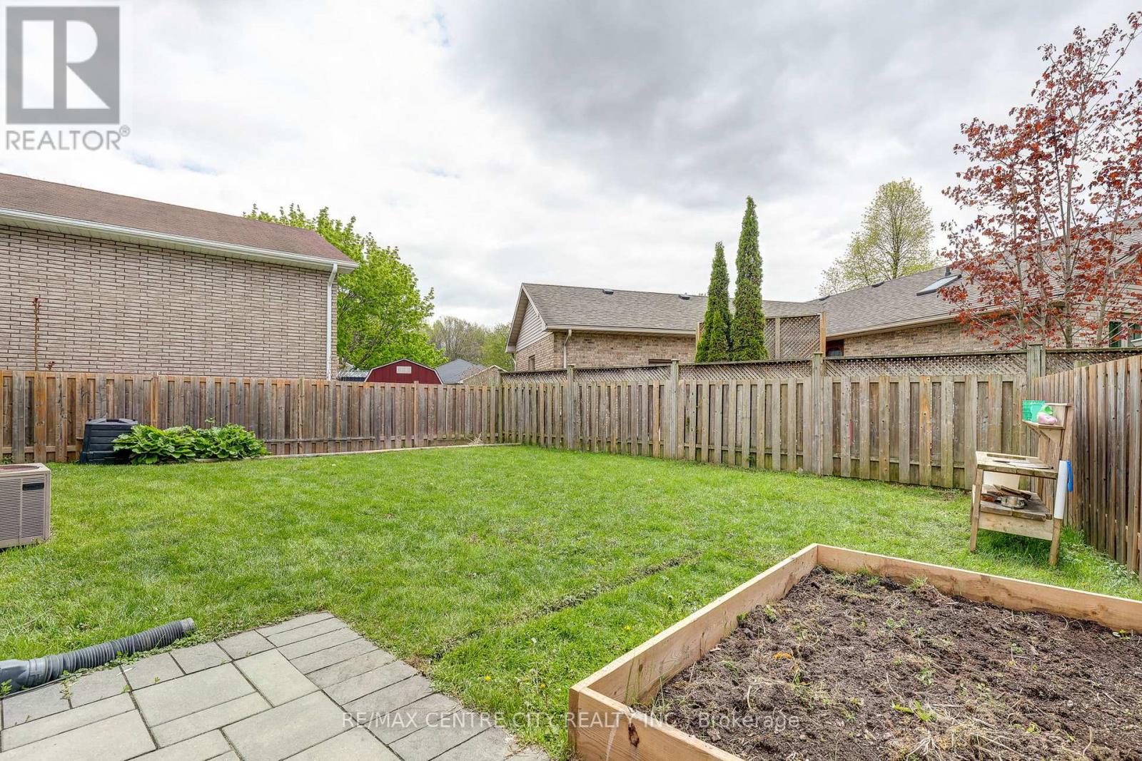43 SINCLAIR CRESCENT - 38