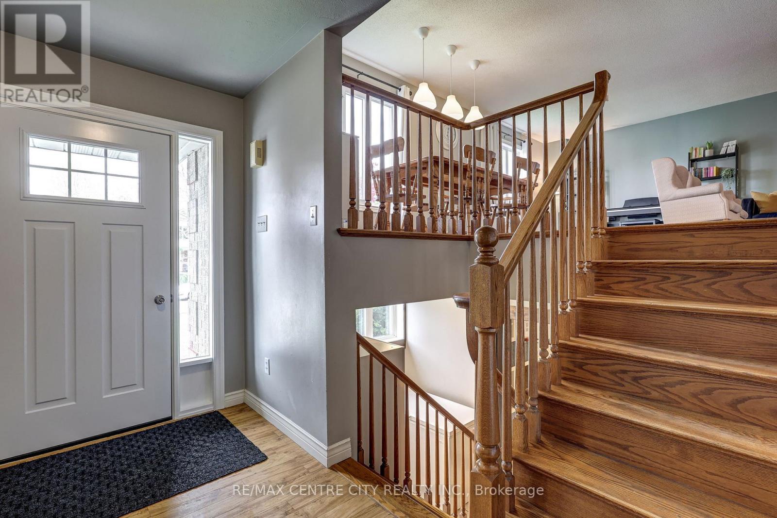 43 SINCLAIR CRESCENT - 4